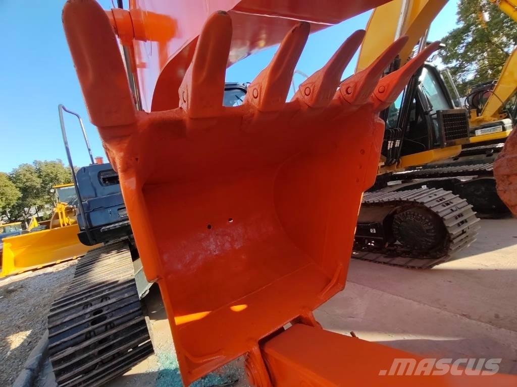 Hitachi ZX 200 Gravemaskiner på larvebånd