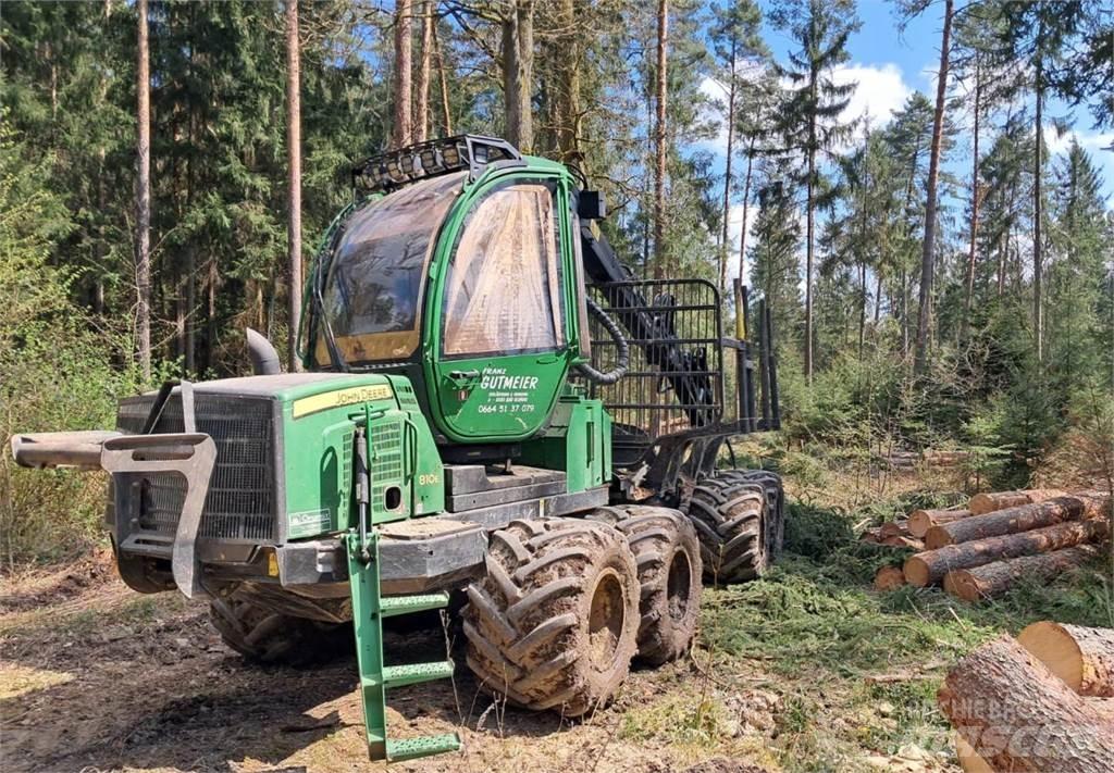 John Deere 810 E Udkørselsmaskiner