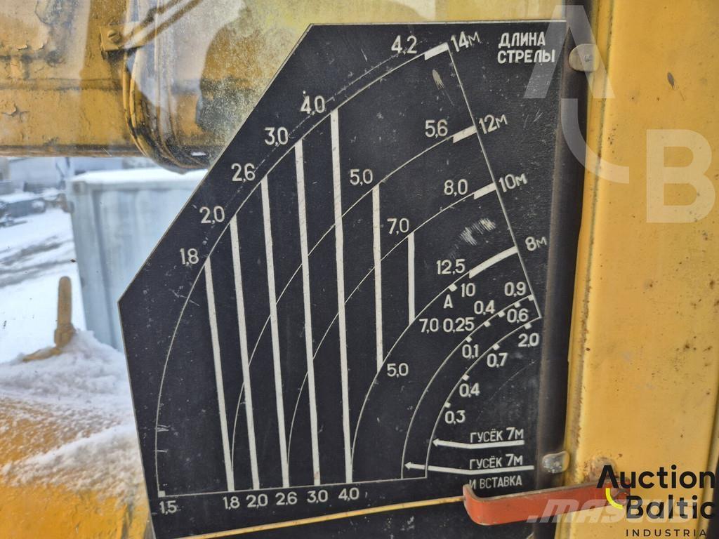 MAZ 5334 Lastbil med kran