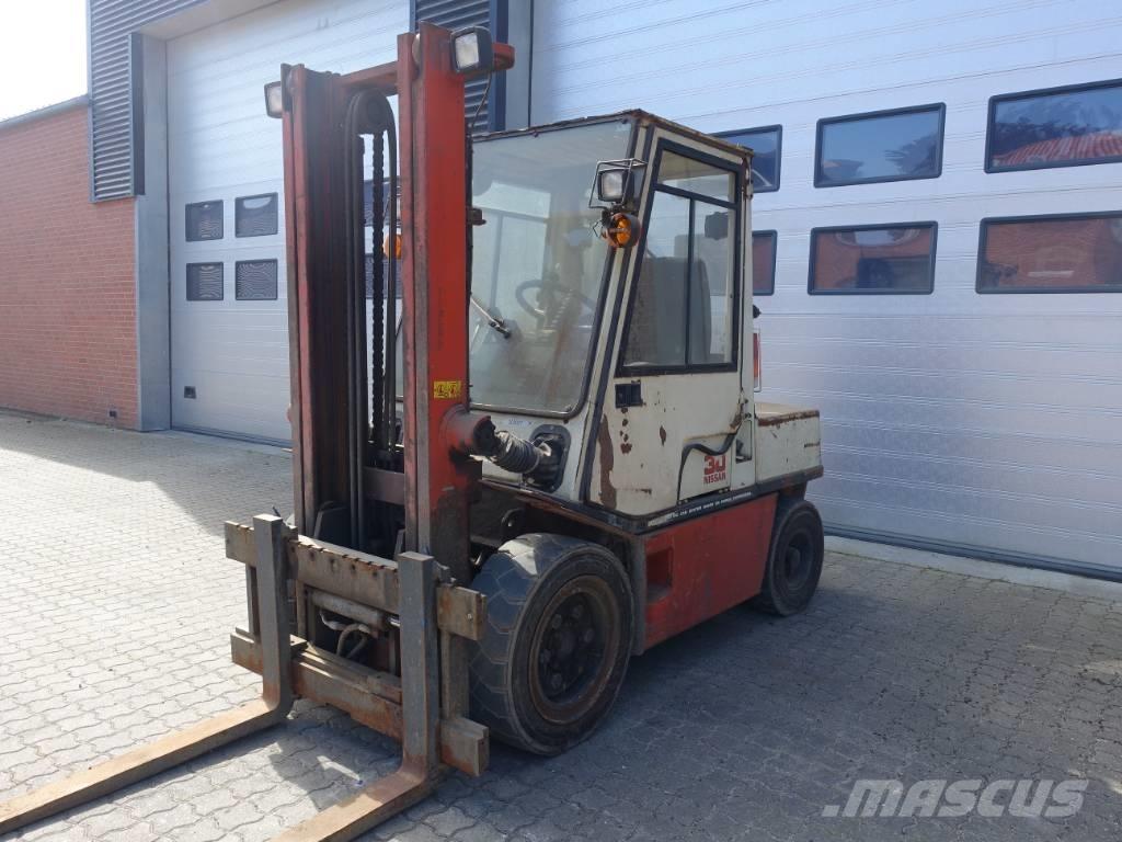 Nissan EGH02 A 30 U Diesel gaffeltrucks