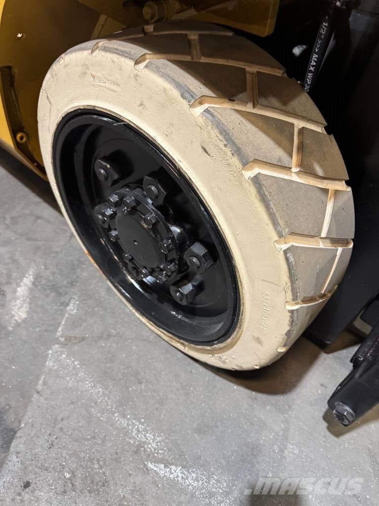 CAT FGC25N Gaffeltrucks - andre