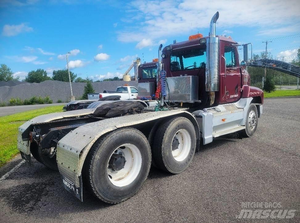 Mack CH 613 Trækkere