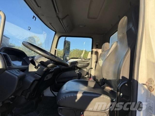 Hino 338 Lastbiler til transport af drikkevarer