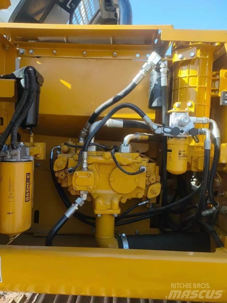 CAT 320D2L Gravemaskiner på larvebånd