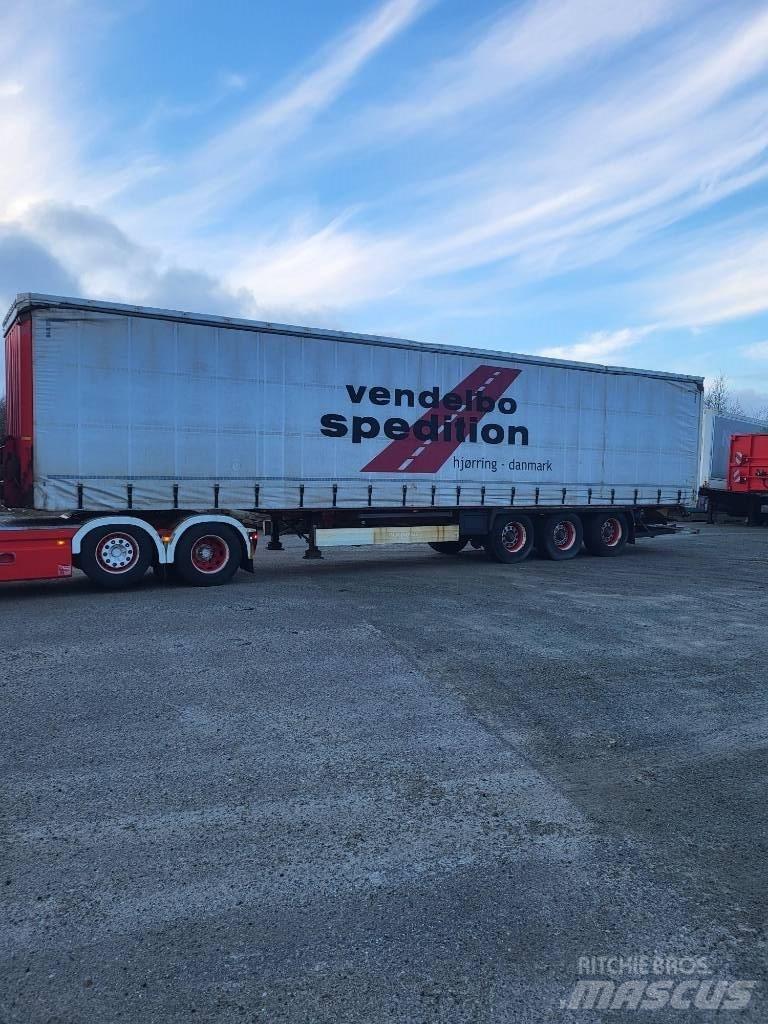 Krone SDP 27 Semi-trailer med Gardinsider