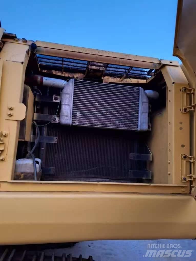 Komatsu PC 200-7 Gravemaskiner på larvebånd
