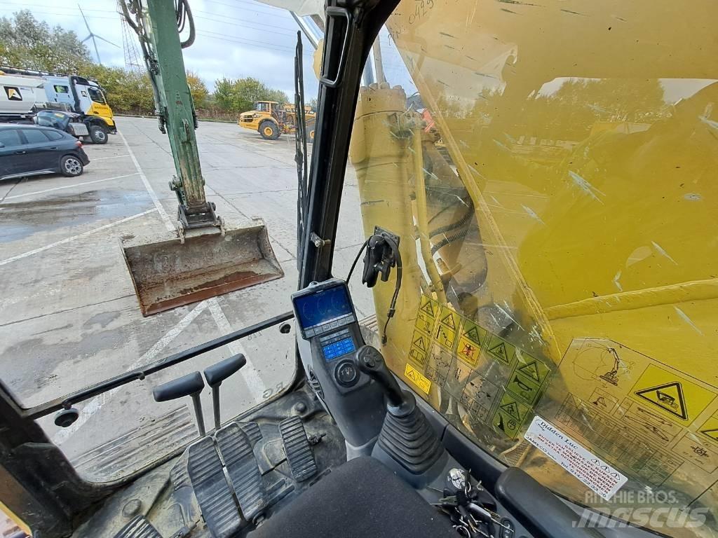 Komatsu PC228USLC-8 Gravemaskiner på larvebånd