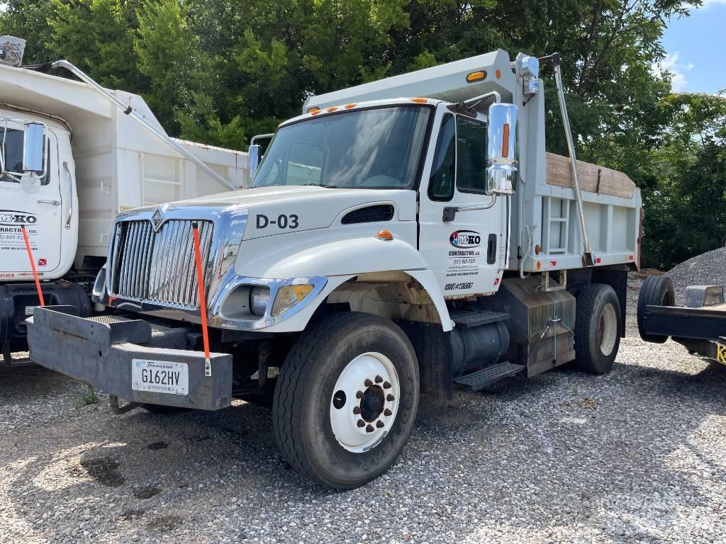 International 7300 Lastbiler med tip