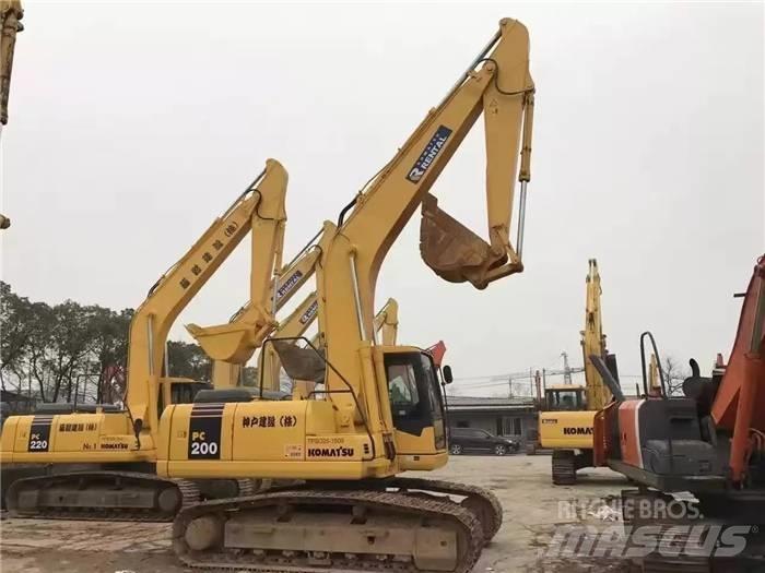 Komatsu PC 200-7 Gravemaskiner på larvebånd
