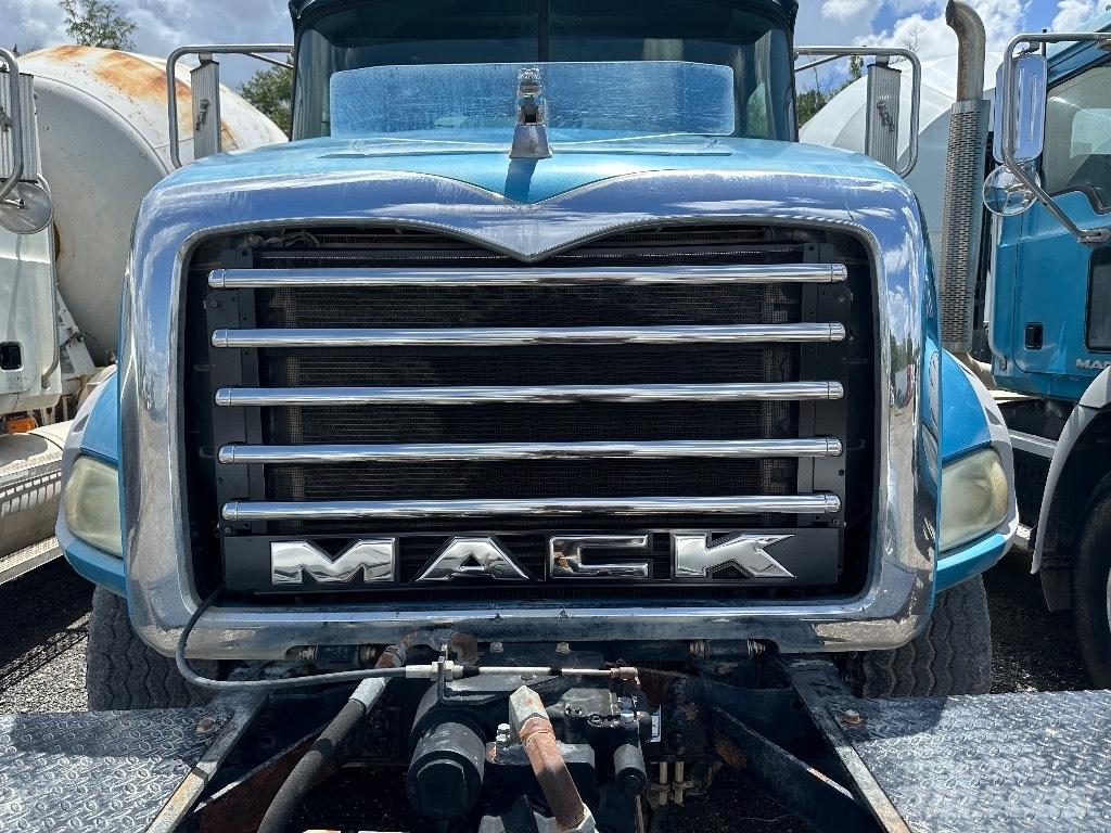 Mack GU 800 Andre lastbiler