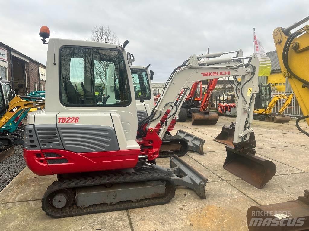 Takeuchi TB228 Minigravemaskiner