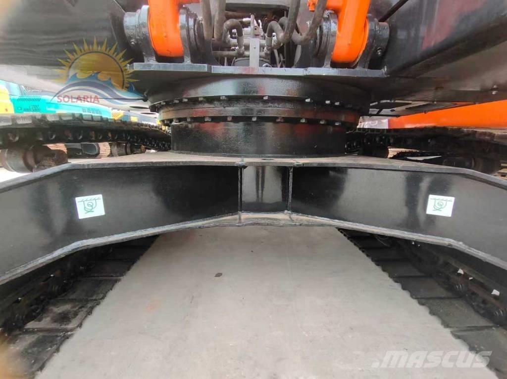 Hitachi ZX 200 Gravemaskiner på larvebånd