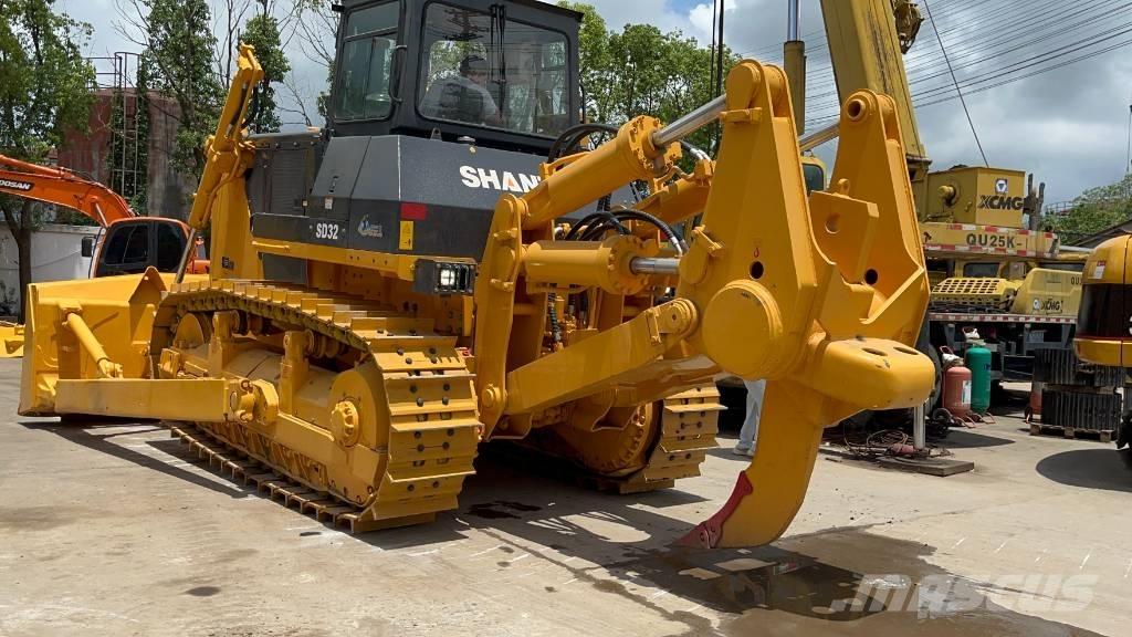 Shantui SD 32 Bulldozer på larvebånd