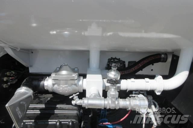 Ford F750 Tankvogne - vand