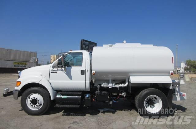 Ford F750 Tankvogne - vand