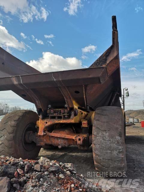 CAT 735 Terrængående lastbiler