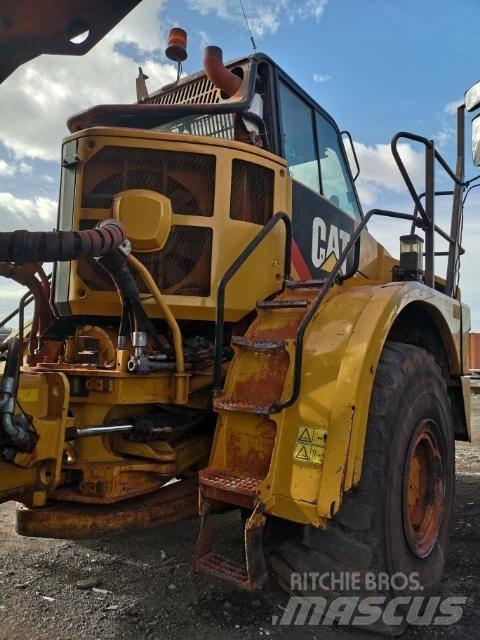 CAT 735 Terrængående lastbiler