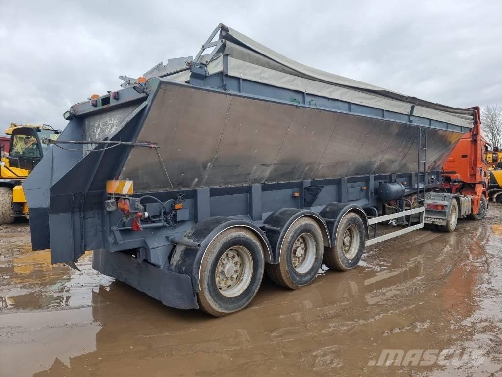 Red River RR-LB827 Semi-trailer med fast kasse
