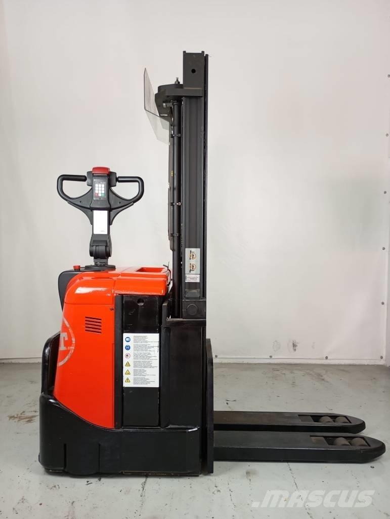 BT SPE 125 Selvkørende stablere