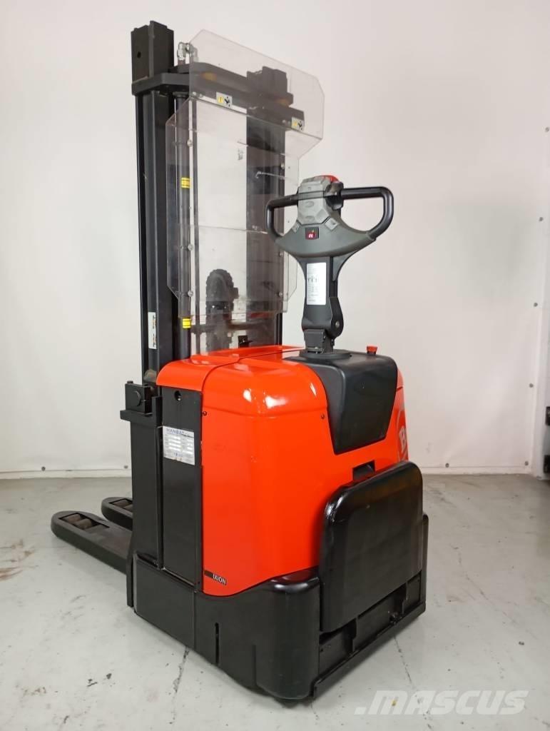 BT SPE 125 Selvkørende stablere