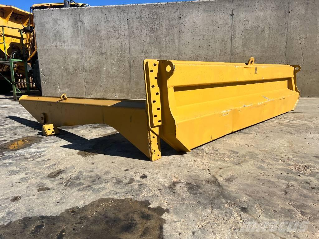 CAT TAILGATE CAT 735 Bagklapper