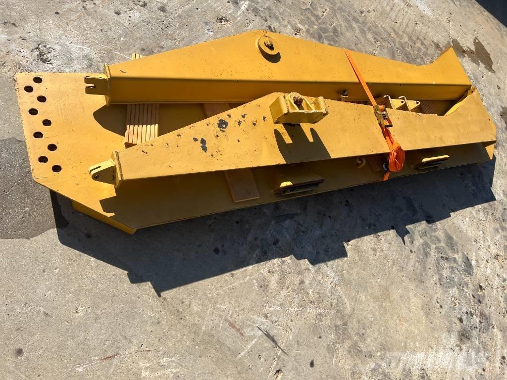 CAT TAILGATE CAT 735 Bagklapper