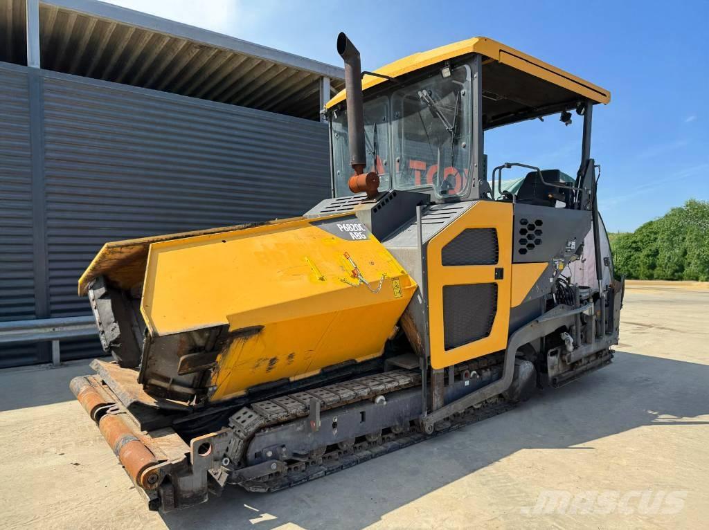 Volvo P 6820C Asfaltudlæggere