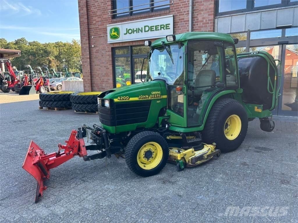 John Deere 4200 Kompakte traktorer