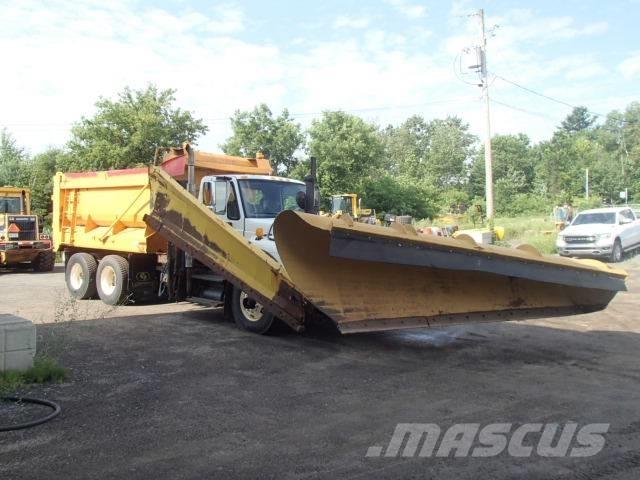 International 7400 Sneskovle og -plove