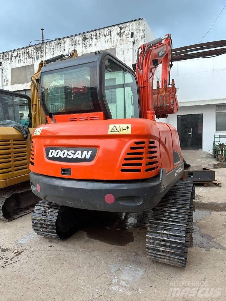 Doosan DX 60 Midi-gravemaskiner 7t - 12t