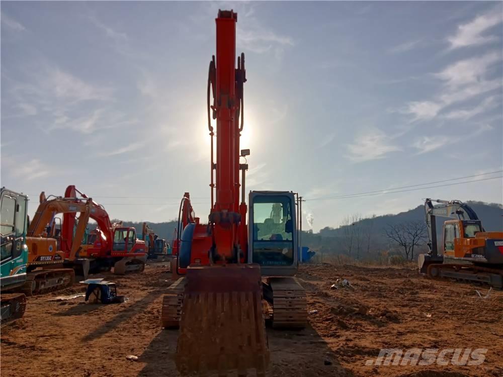 Hitachi ZX135US Gravemaskiner på larvebånd