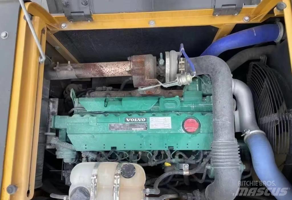 Volvo 210 Gravemaskiner på larvebånd