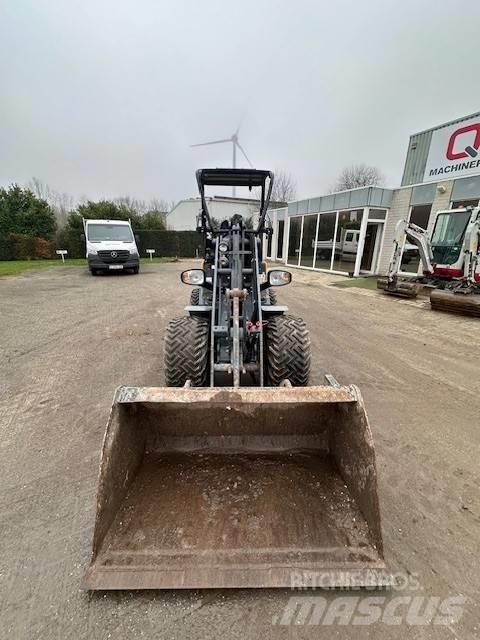GiANT G2200 HD Læssemaskiner på hjul