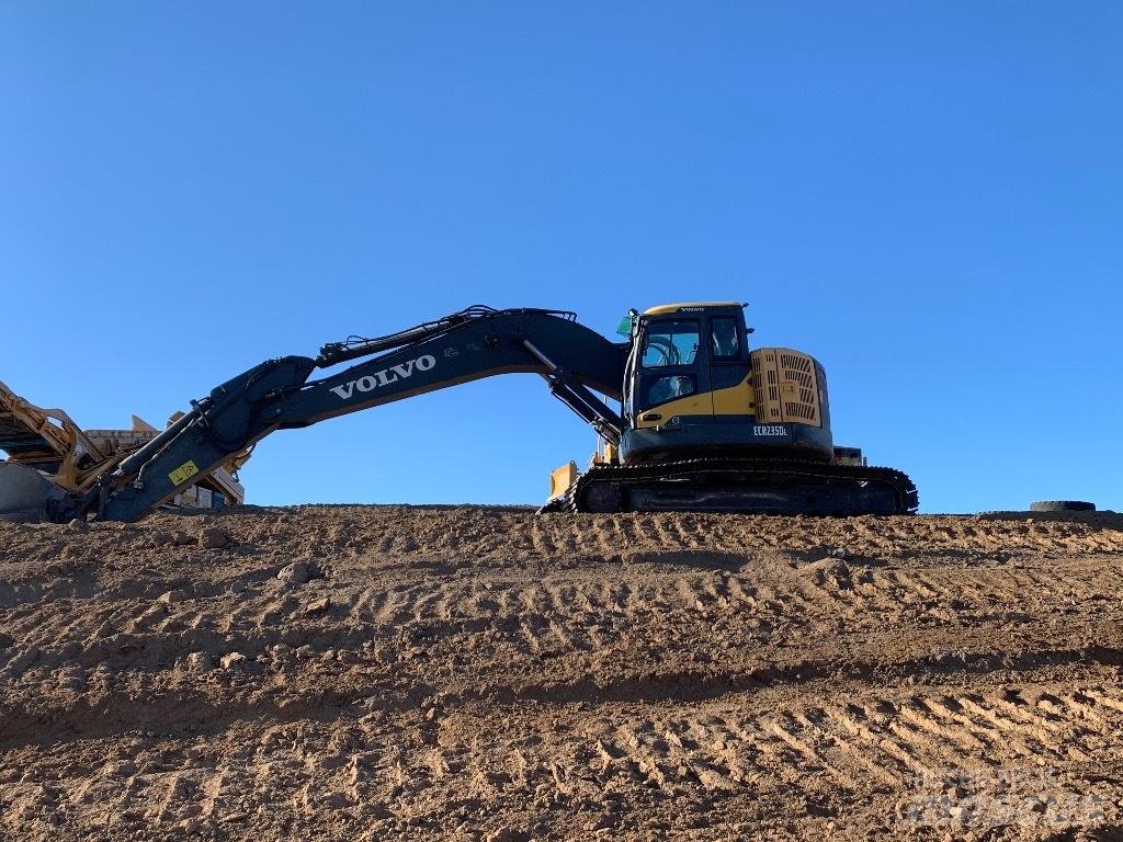 Komatsu 138 us -8 Gravemaskiner på larvebånd