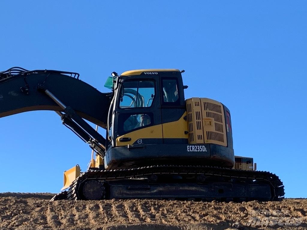 Komatsu 138 us -8 Gravemaskiner på larvebånd