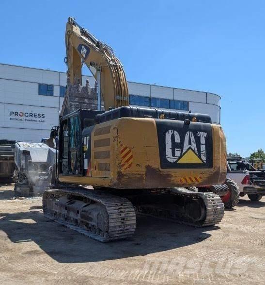 CAT 330 Gravemaskiner på larvebånd