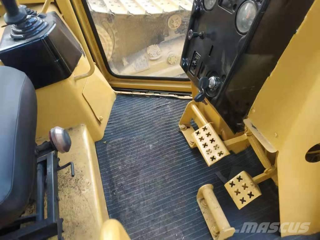 CAT D5M Bulldozer på larvebånd