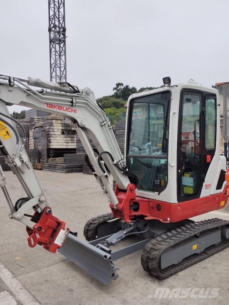 Takeuchi TB 225 Minigravemaskiner