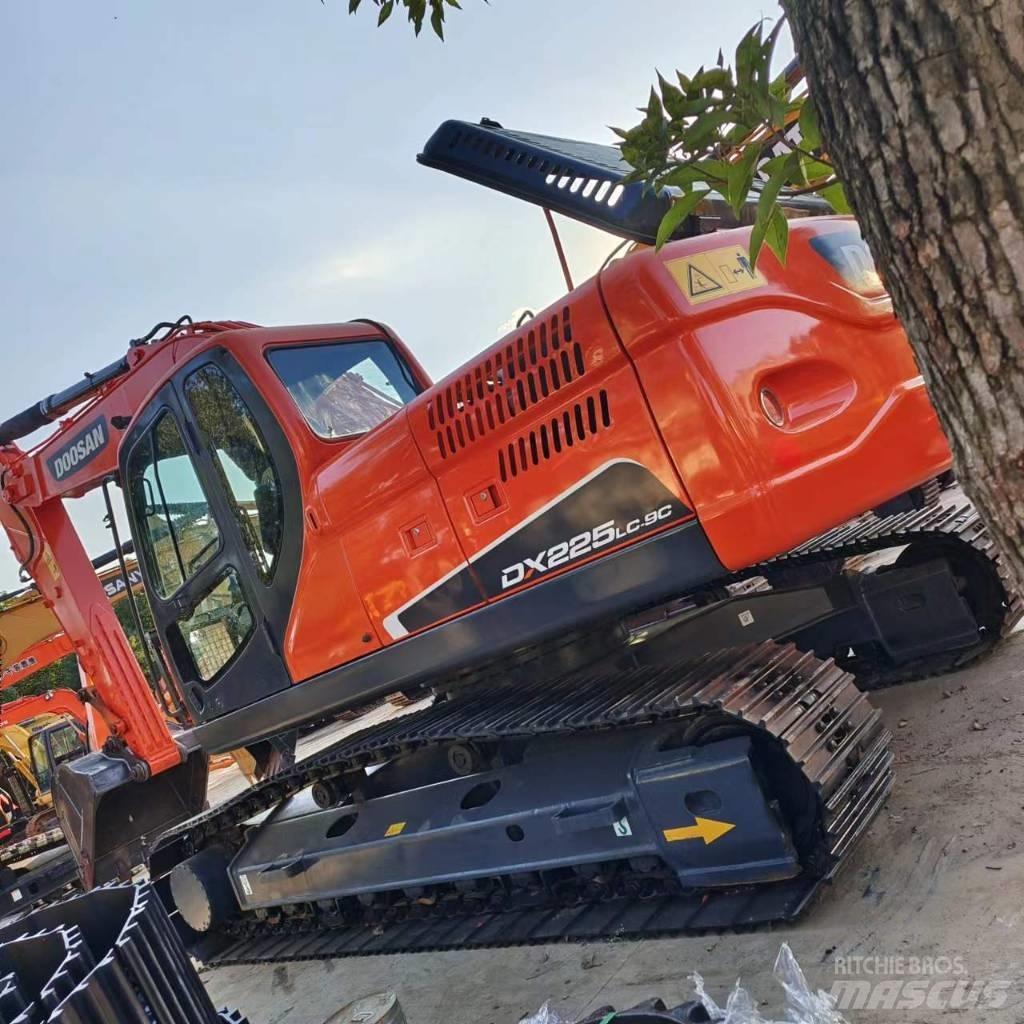 Doosan DX 225 LC Gravemaskiner på larvebånd