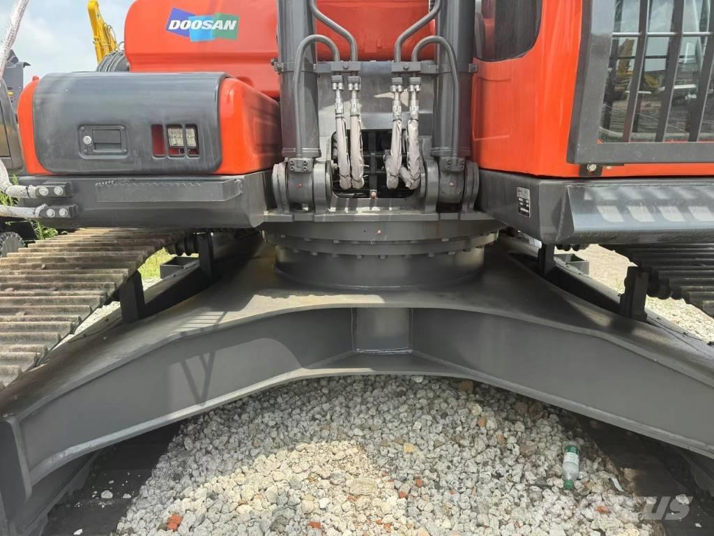 Doosan 300LC-9C Gravemaskiner på larvebånd