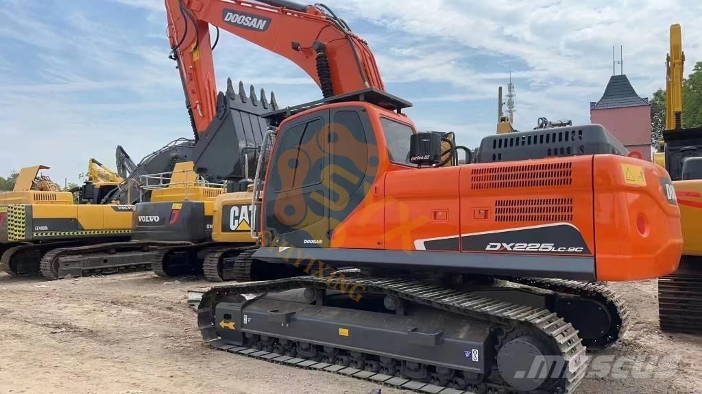 Doosan DX 225 LC Gravemaskiner på larvebånd