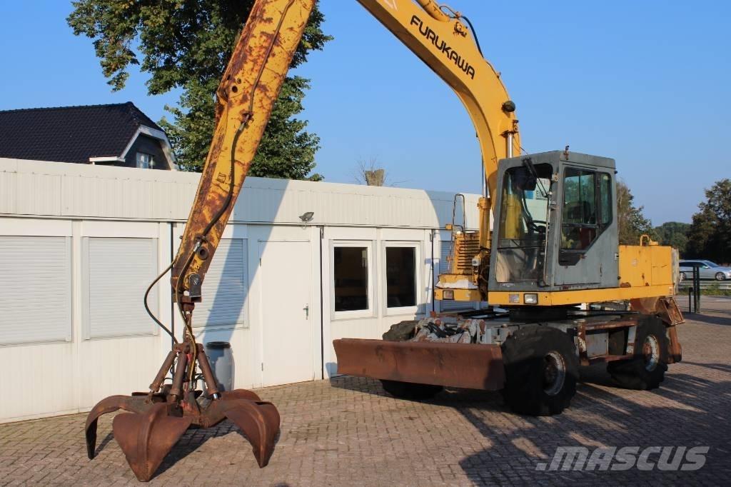 Furukawa W 630 E Gravemaskiner på hjul
