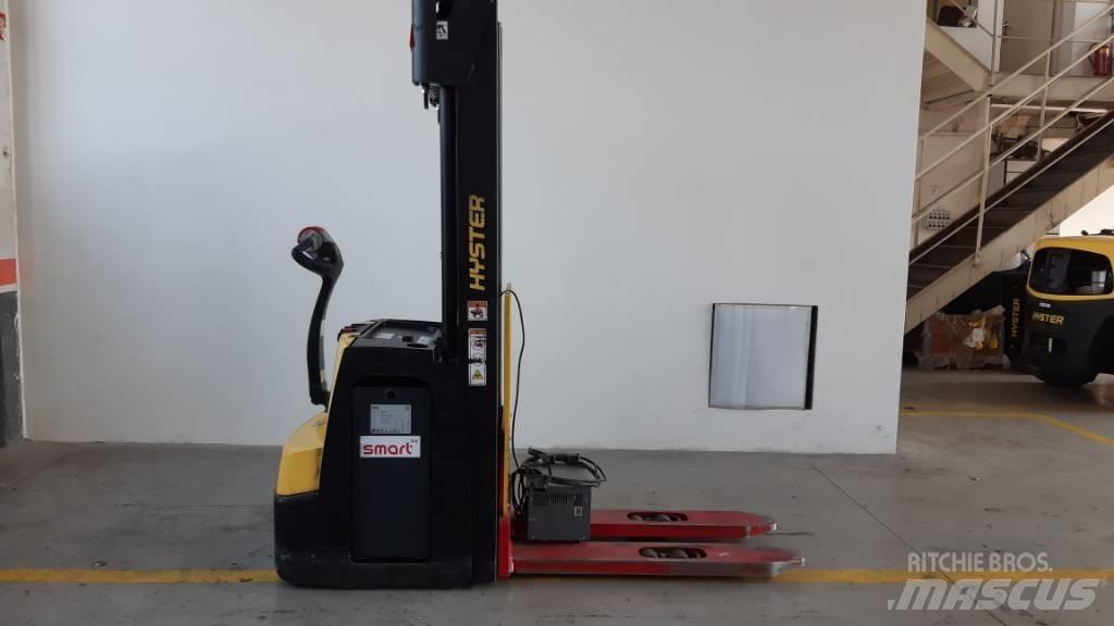 Hyster S1.6 Gaffelstabler med gående fører