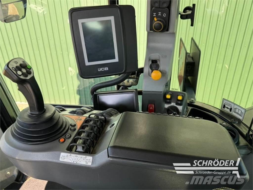 JCB FASTRAC 4220 Traktorer