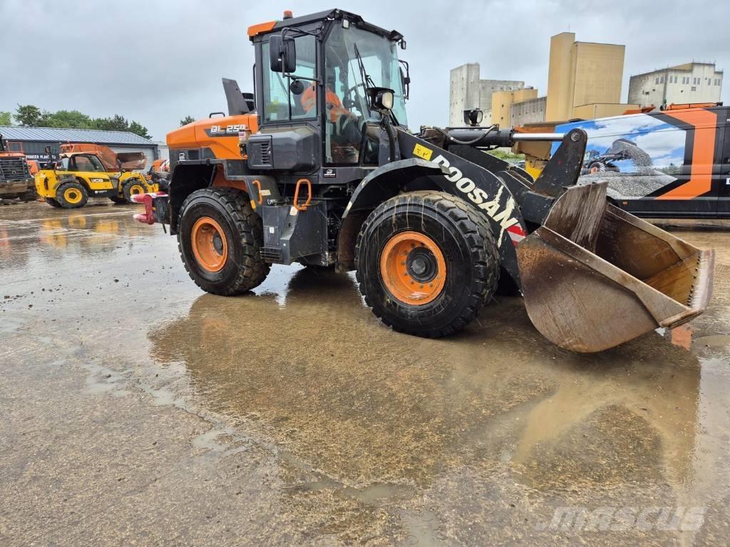 Doosan DL 250-7 Læssemaskiner på hjul