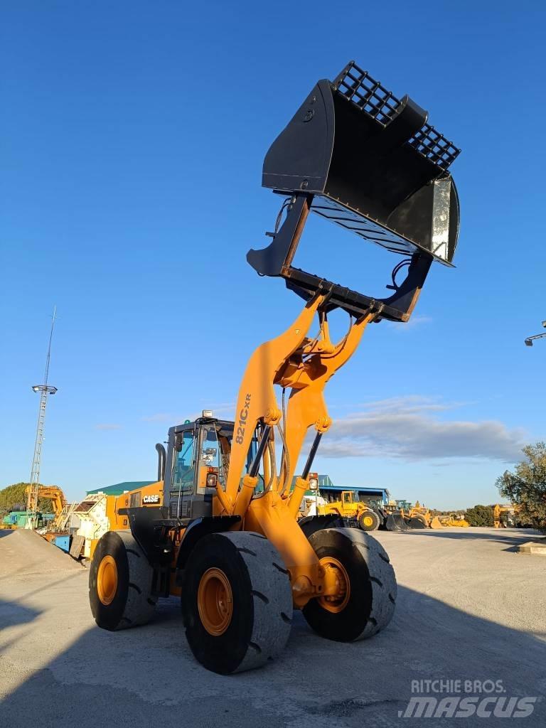 CASE 821C XR Læssemaskiner på hjul