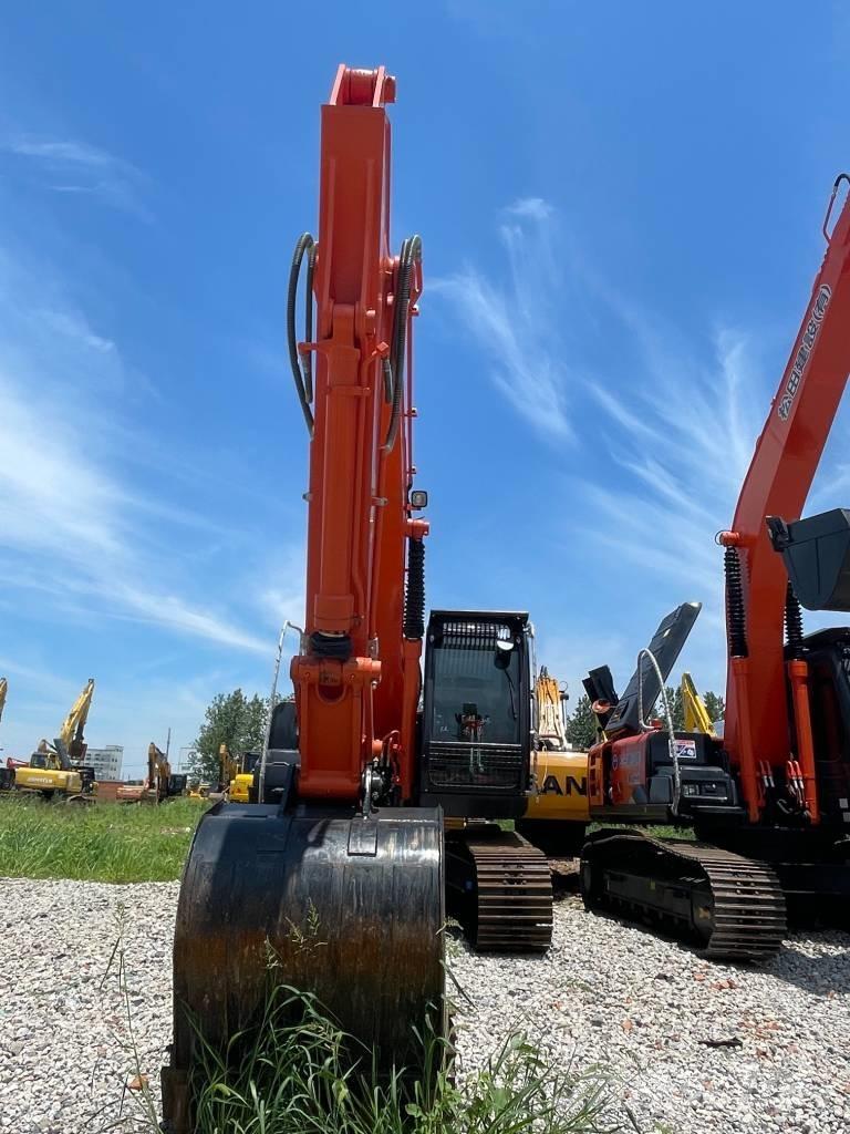 Hitachi ZX 200 Gravemaskiner på larvebånd