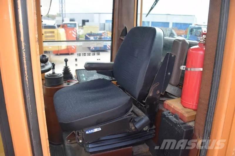 CASE 821B Læssemaskiner på hjul