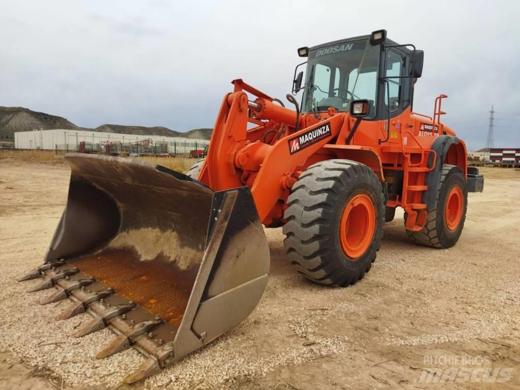 Doosan DL 300 Læssemaskiner på hjul