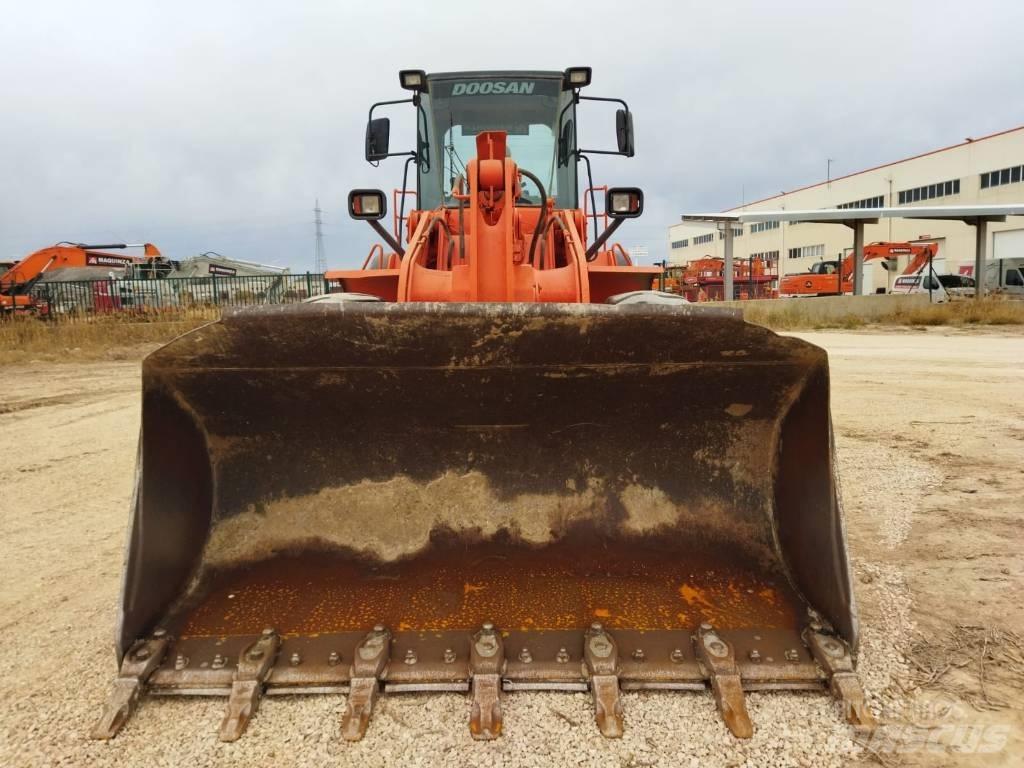 Doosan DL 300 Læssemaskiner på hjul